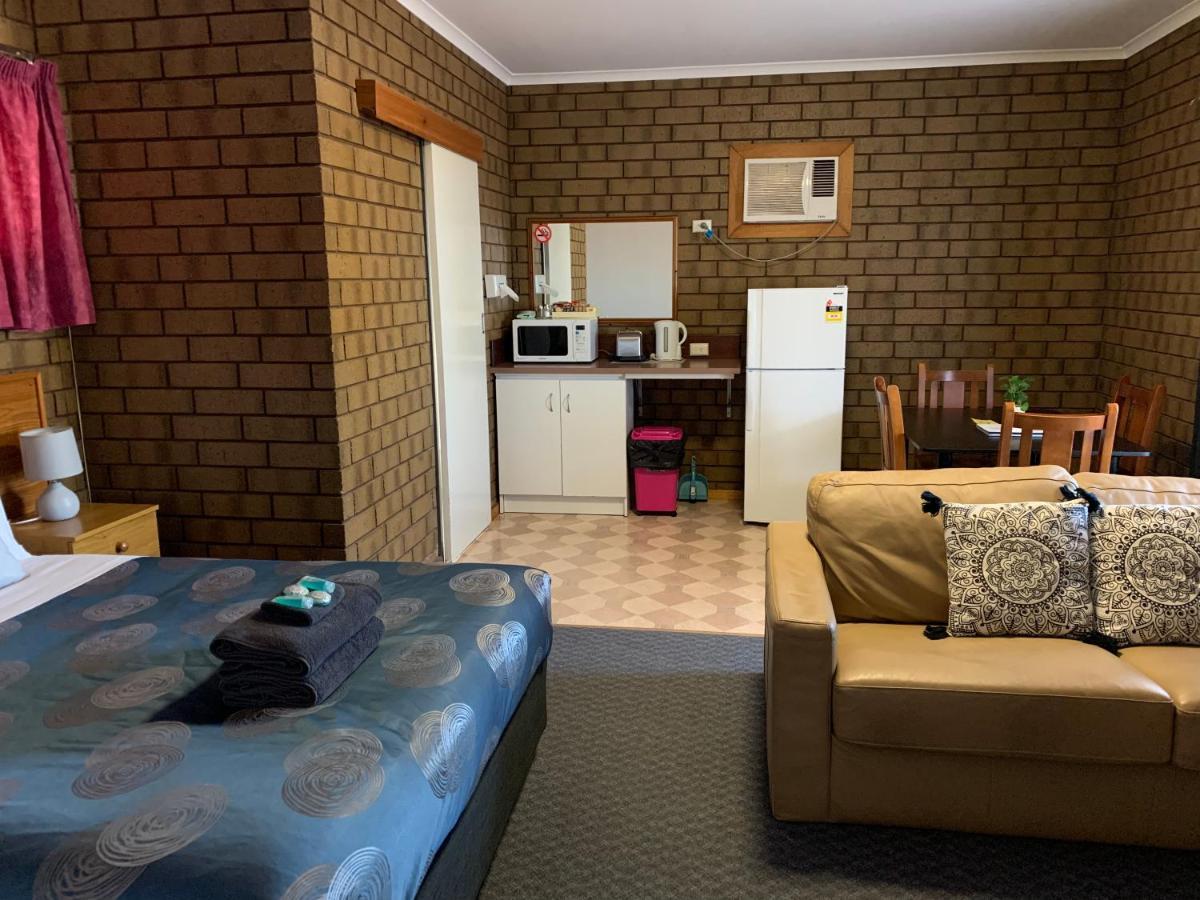 Airport Whyalla Motel Екстер'єр фото